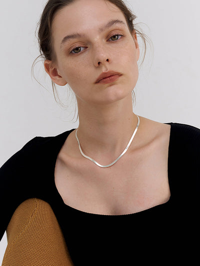 Sleek Curve Necklace