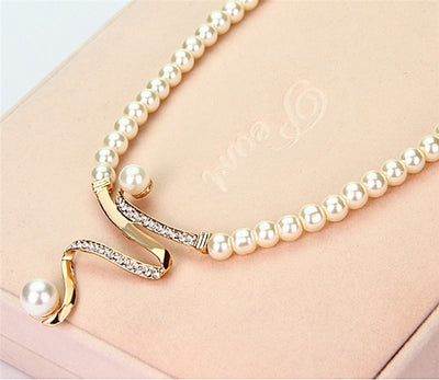 MACY™ - Natural Pearl Necklace + Earrings Set