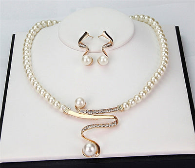 MACY™ - Natural Pearl Necklace + Earrings Set